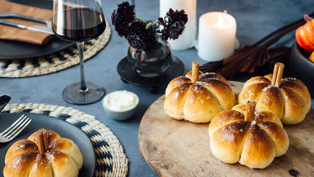 pumpkin shaped dinner rolls