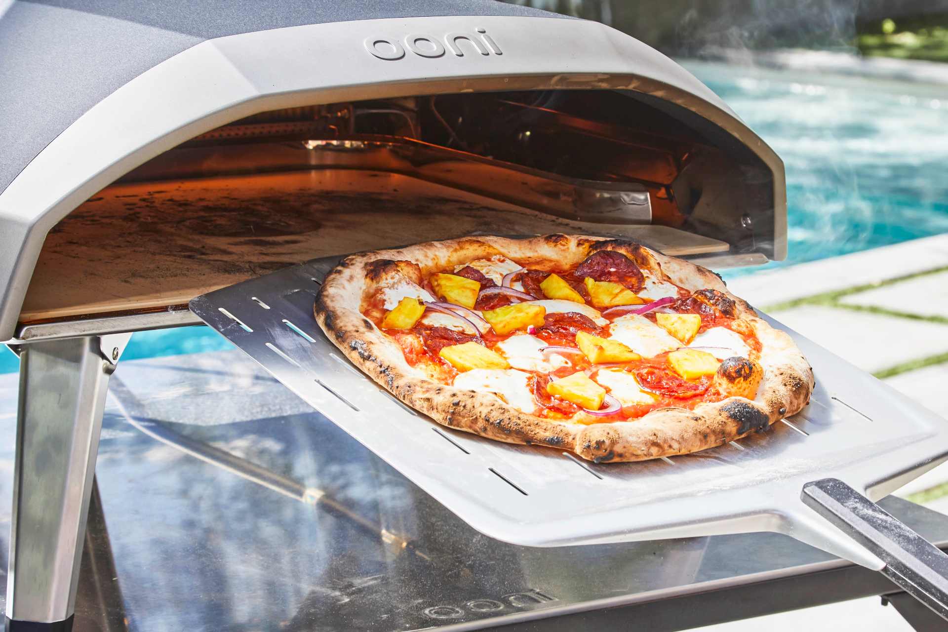 De'Longhi Pizzaiolo オーブン Pickled Pineapple and Chorizo Pizza — Ooni Australia